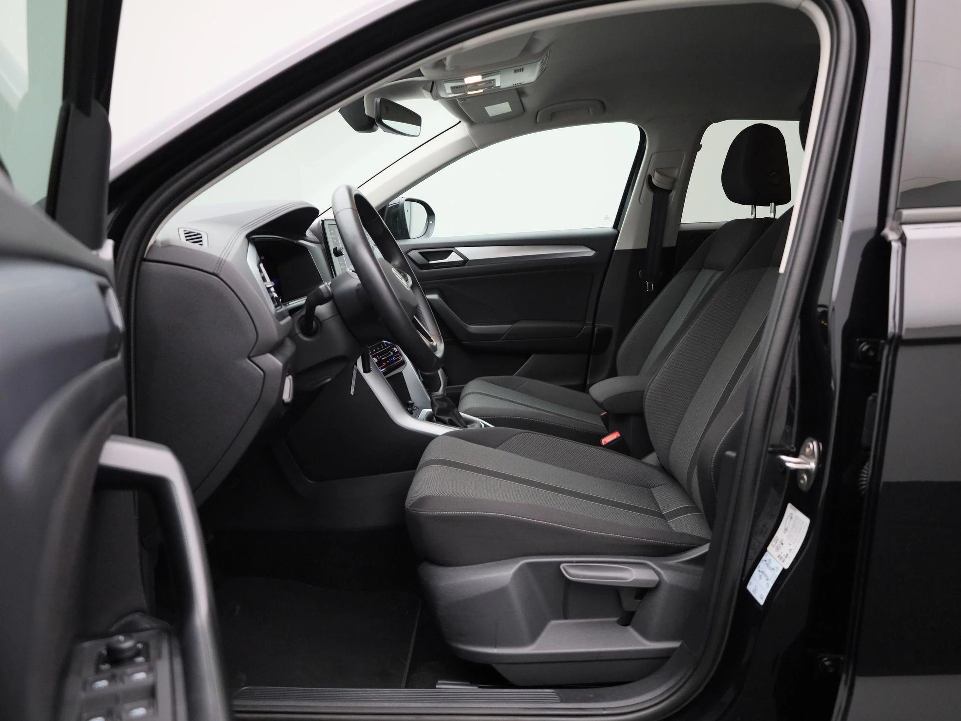 Volkswagen-T-Roc-image-10