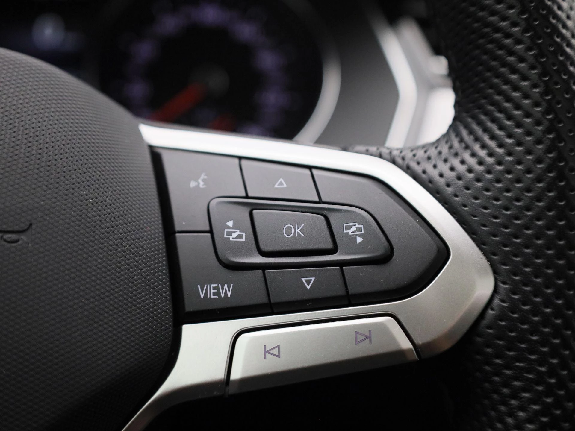 Volkswagen-Passat-image-25