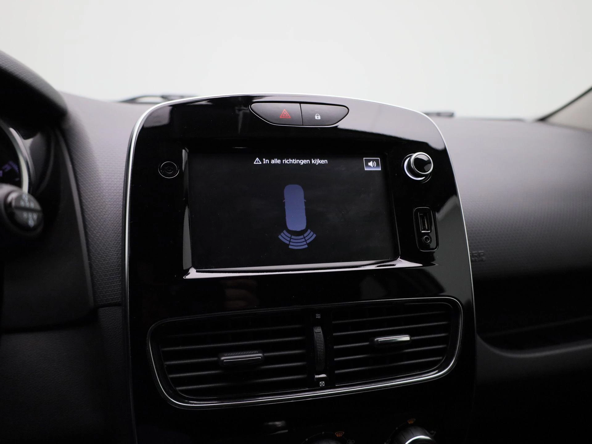 Renault-Clio-image-24