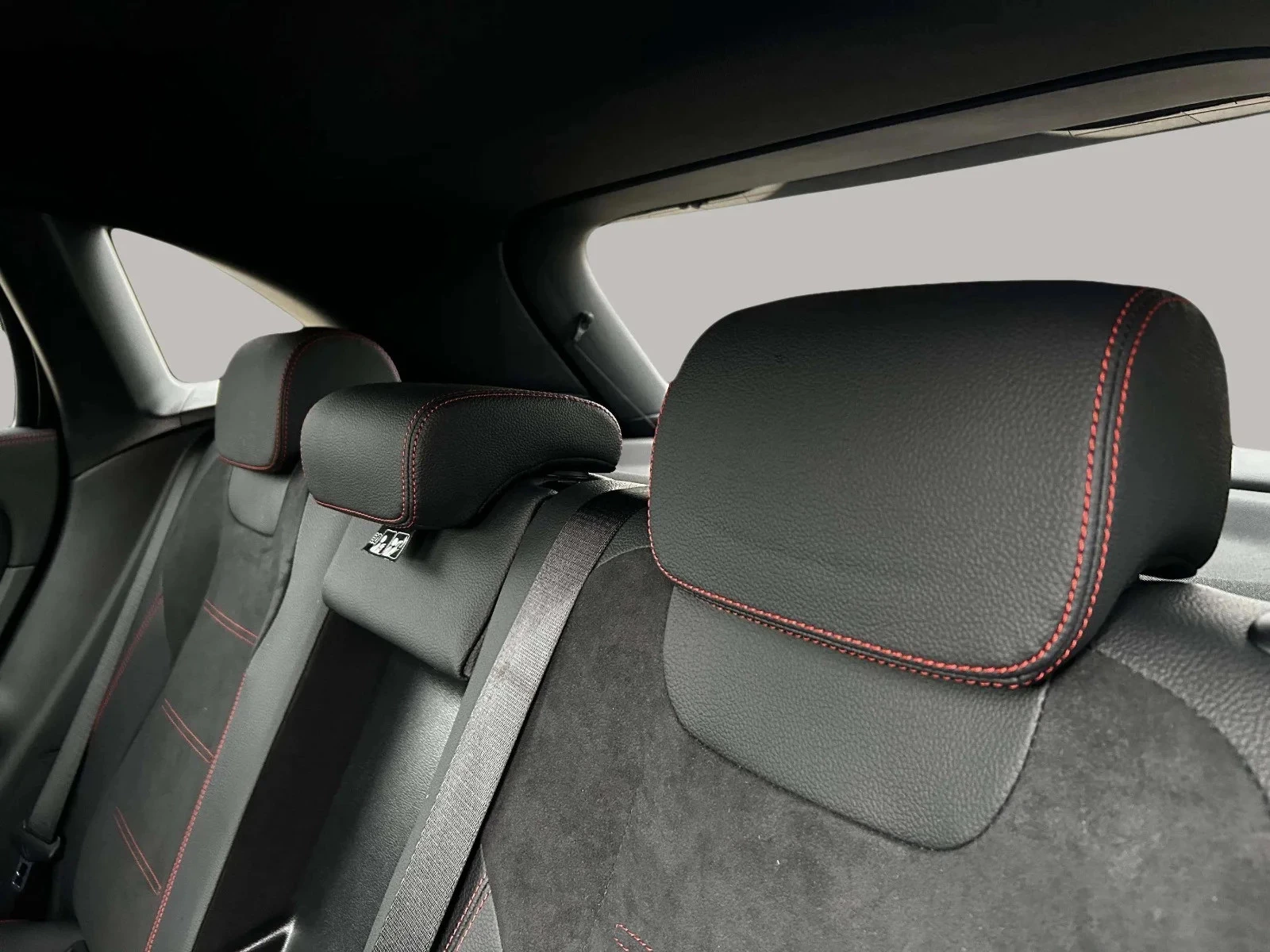 Mercedes-Benz-EQA-image-12