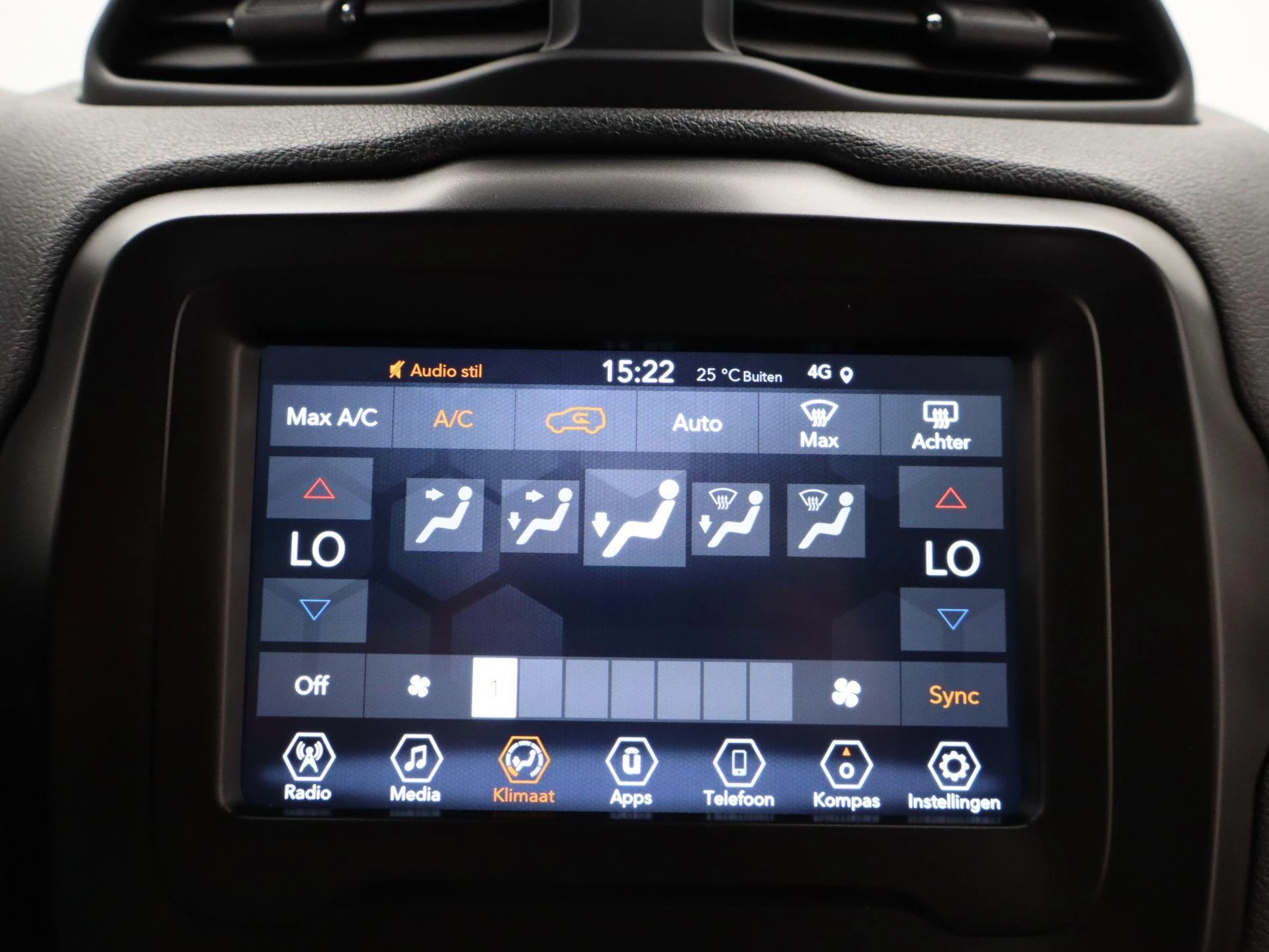 Jeep-Renegade-image-15