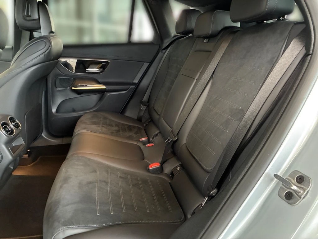 Mercedes-Benz-GLC 300 d-image-9