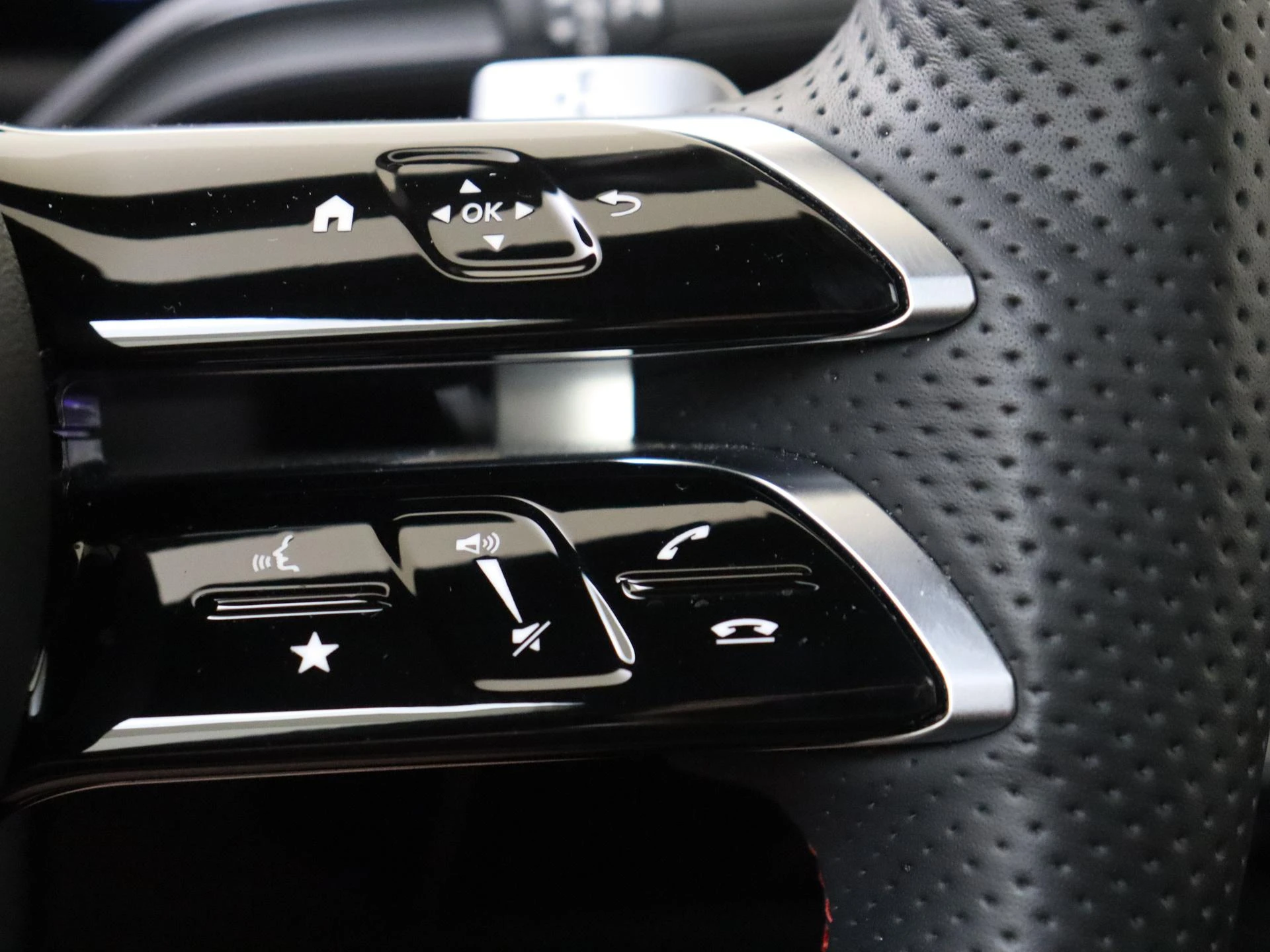 Mercedes-Benz-CLA-image-13