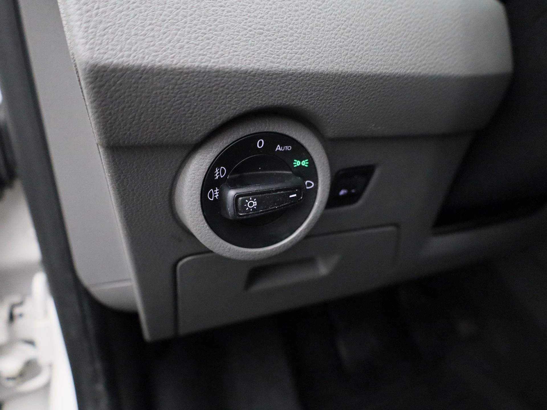Volkswagen-Transporter-image-18