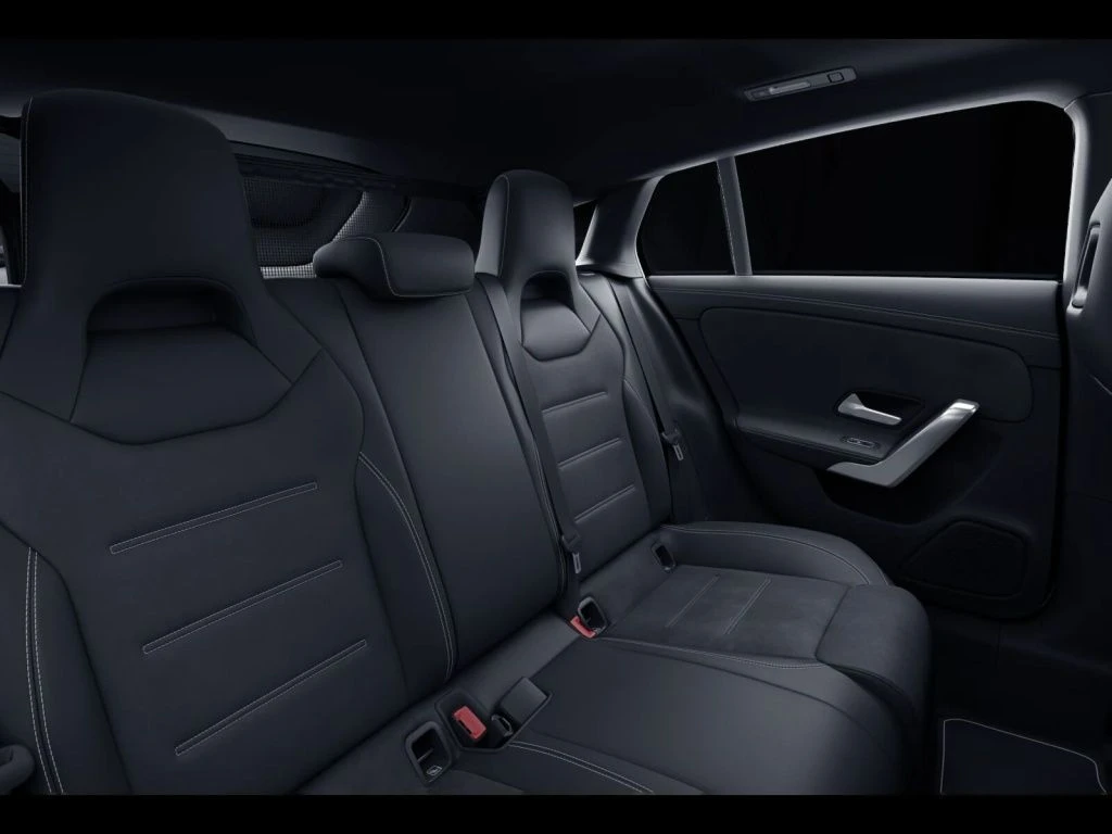 Mercedes-Benz-CLA 180-image-11