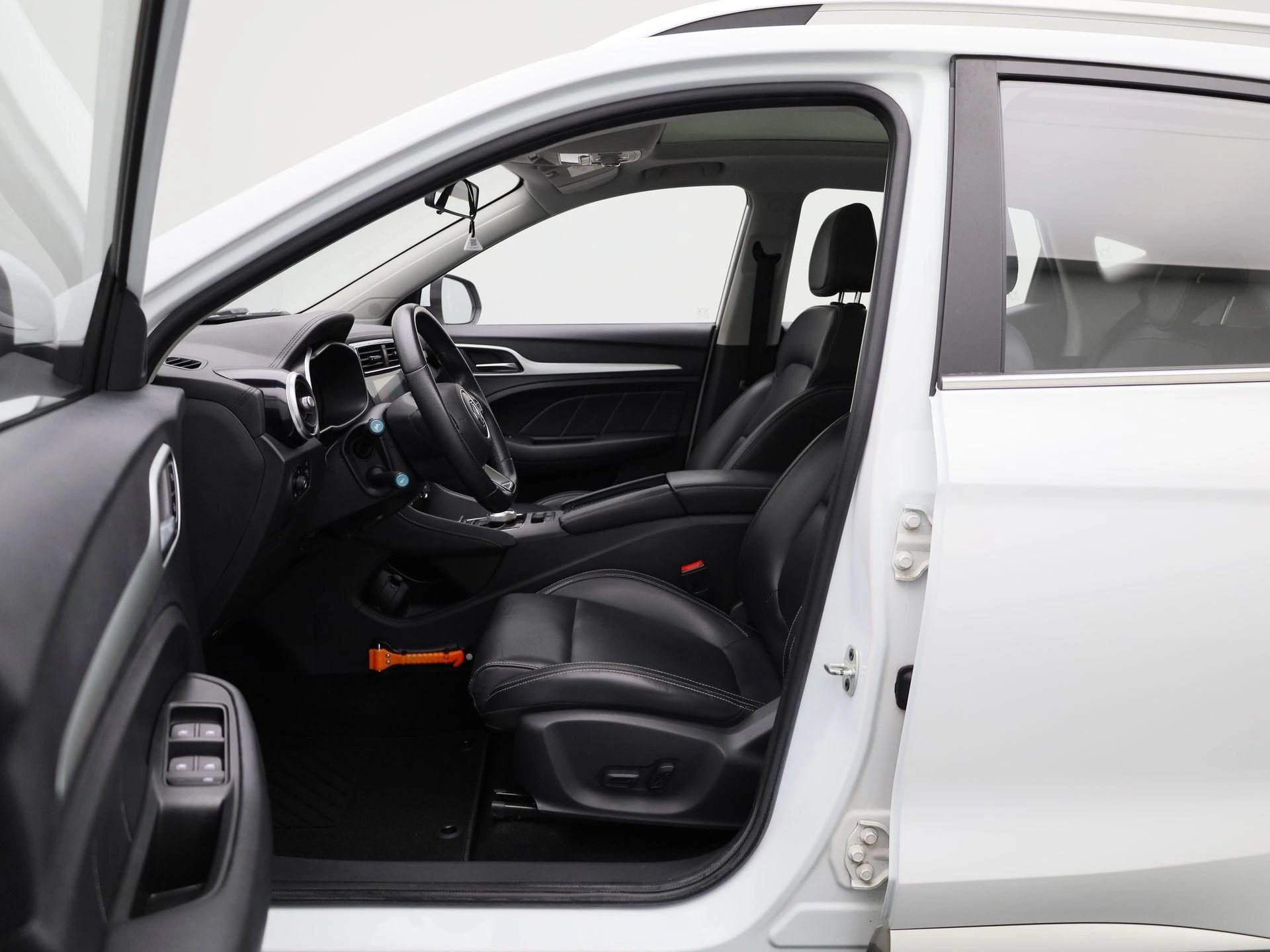 MG-ZS EV-image-8