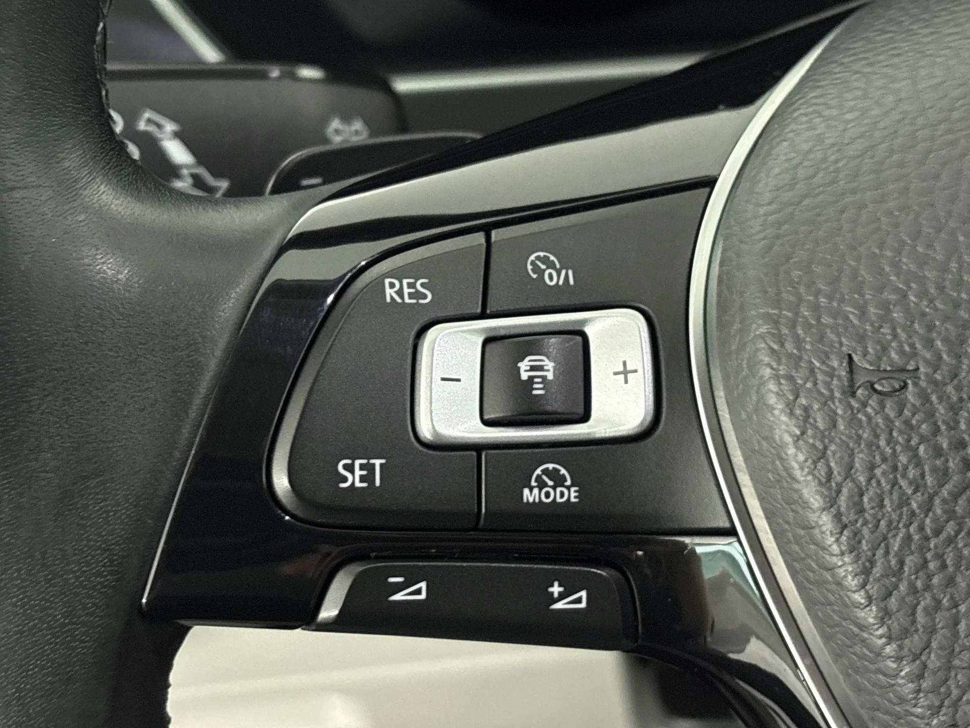 Volkswagen-Tiguan-image-5