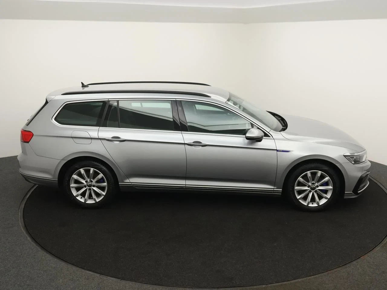 Volkswagen-Passat-image-6