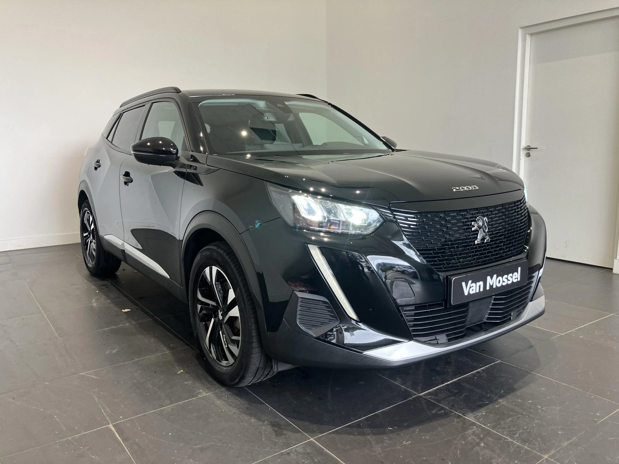 Peugeot-e-2008-image-3