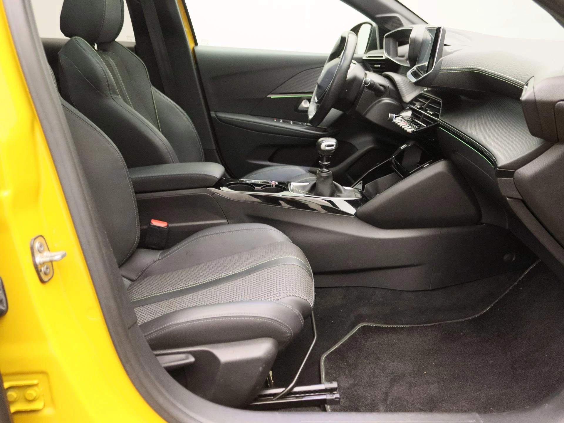 Peugeot-208-image-23
