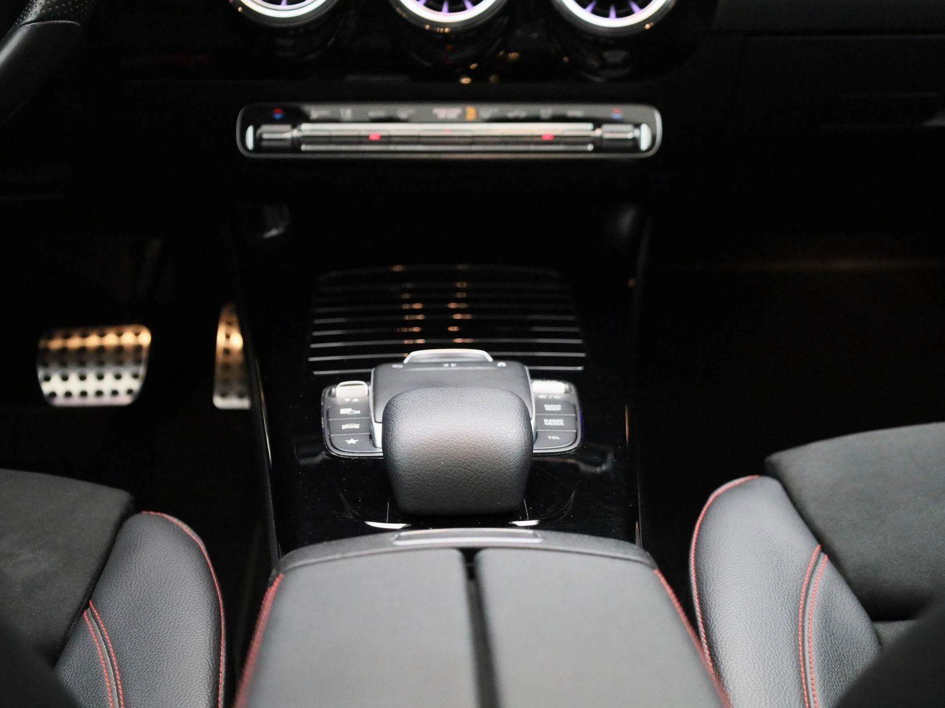 Mercedes-Benz CLA 180 d AMG Line Shooting Brake + CARPLAY + PANO DAK + TREKHAAK + MEMORY SEATS +