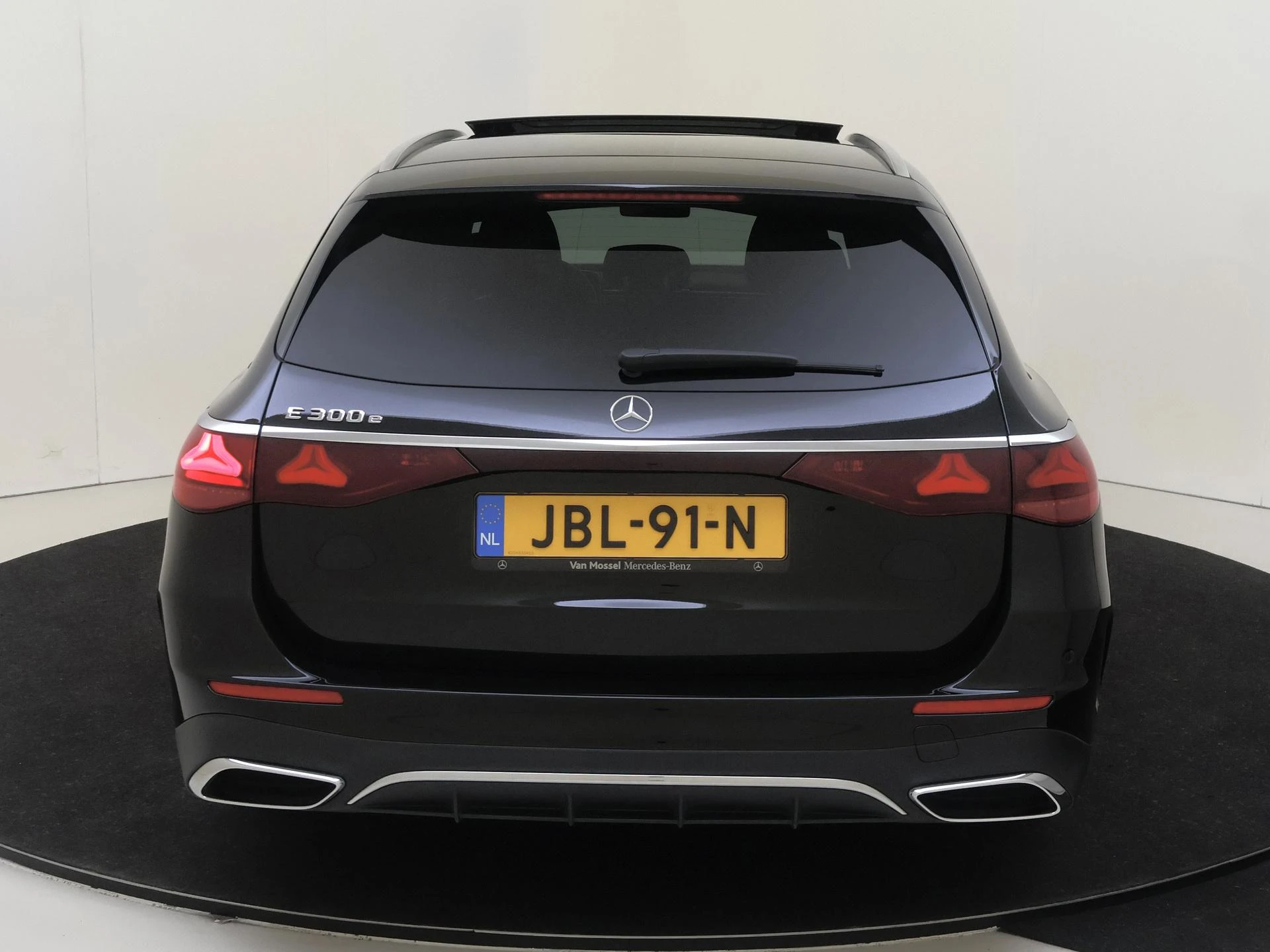 Mercedes-Benz-E-Klasse-image-6