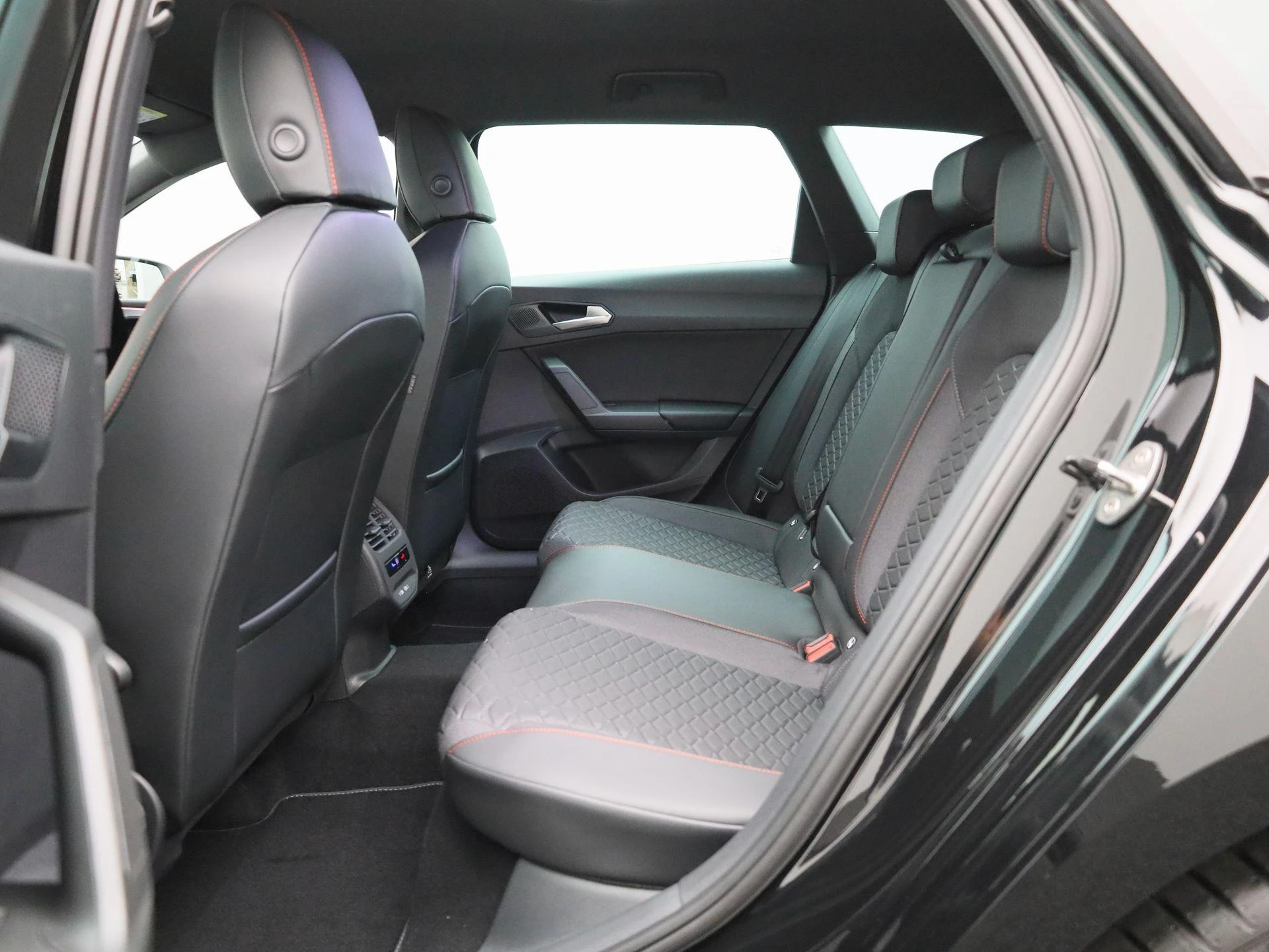 SEAT Leon Sportstourer 1.5 TSI e-Hybrid FR Business