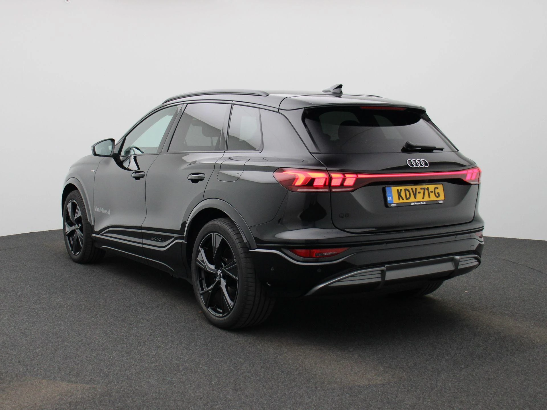 Audi-Q6 e-tron-image-2