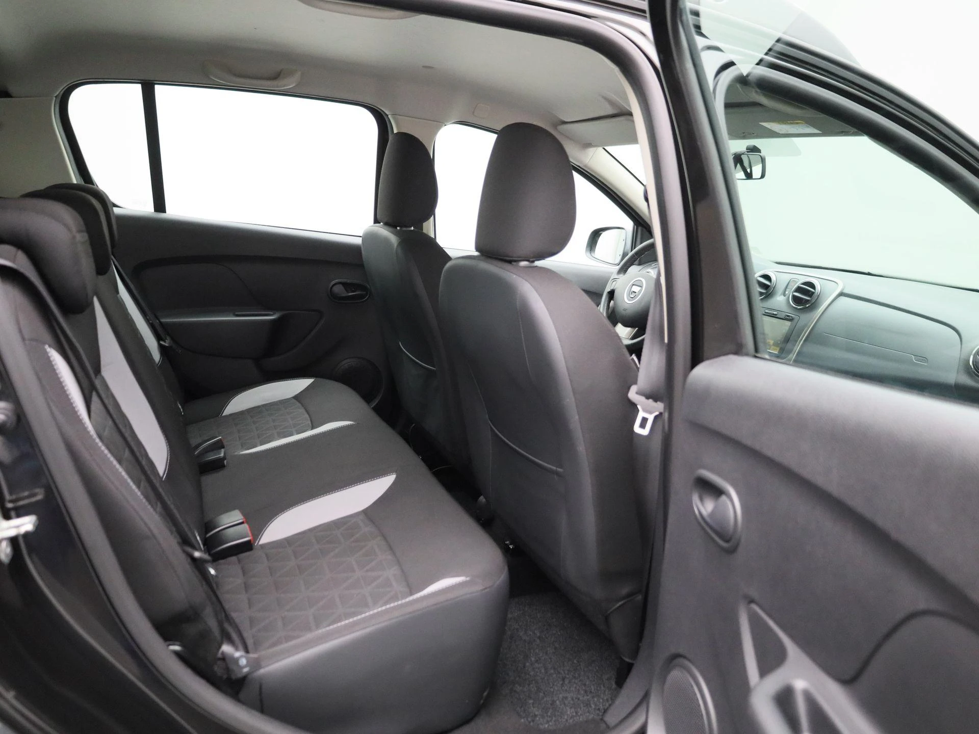 Dacia-Sandero Stepway-image-30