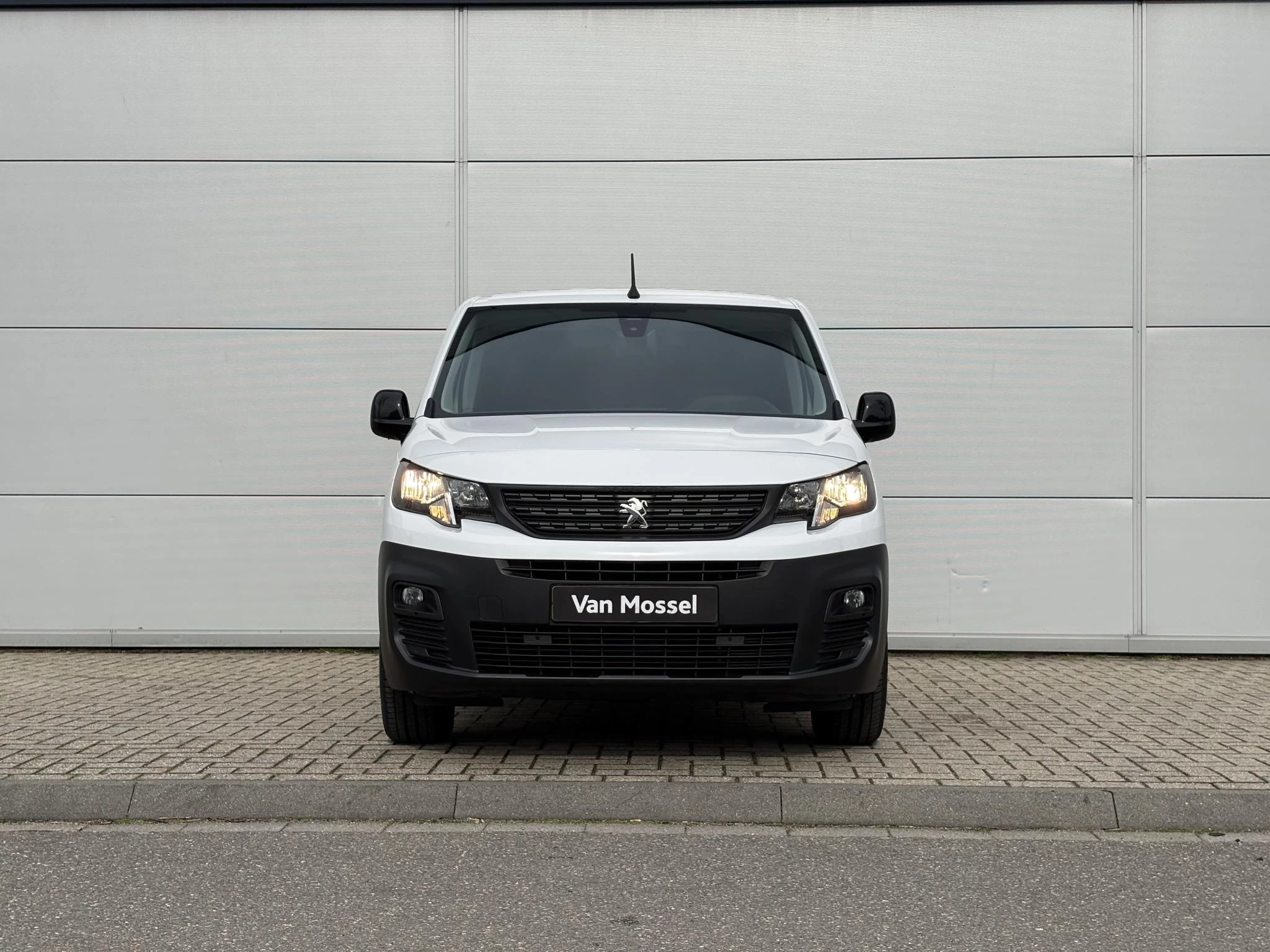 Peugeot-e-Partner-image-8