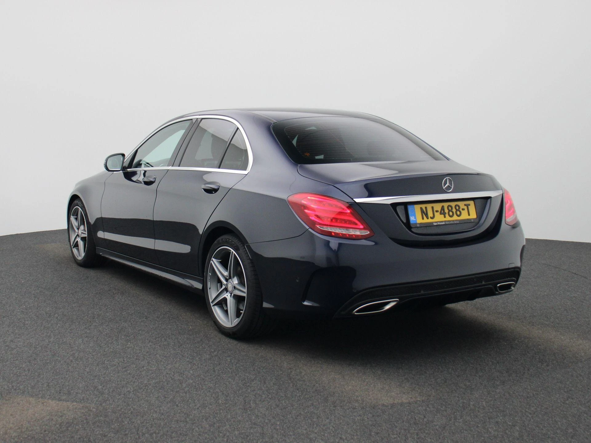 Mercedes-Benz-C-Klasse-image-1