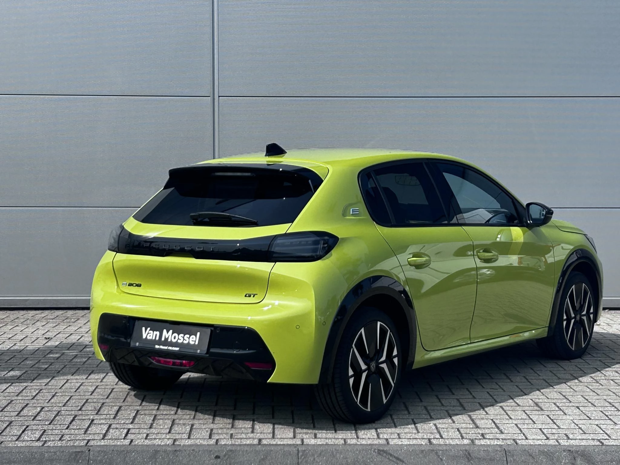 Peugeot-e-208-image-5