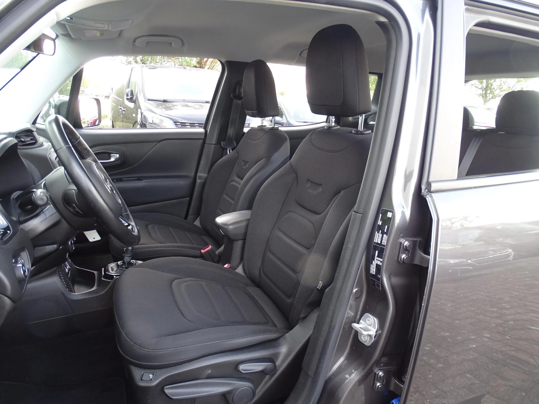 Jeep-Renegade-image-11