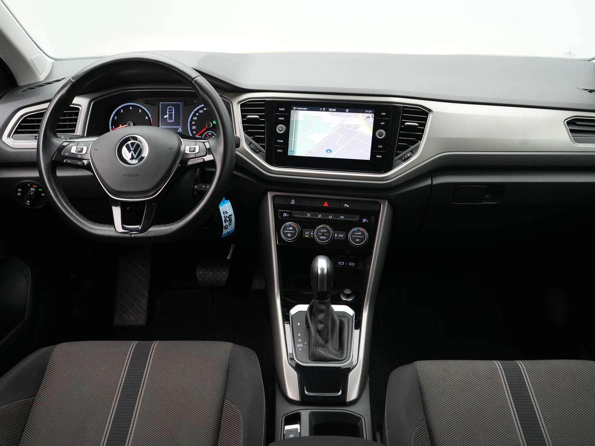 Volkswagen-T-Roc-image-6