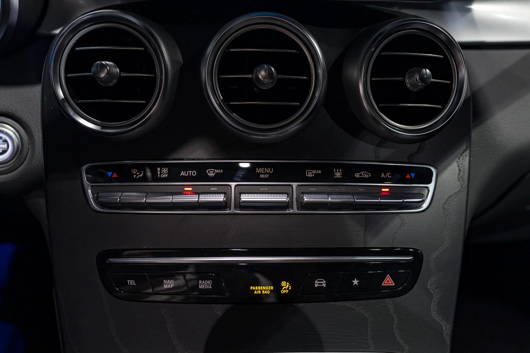 Mercedes-Benz-GLC-image-30