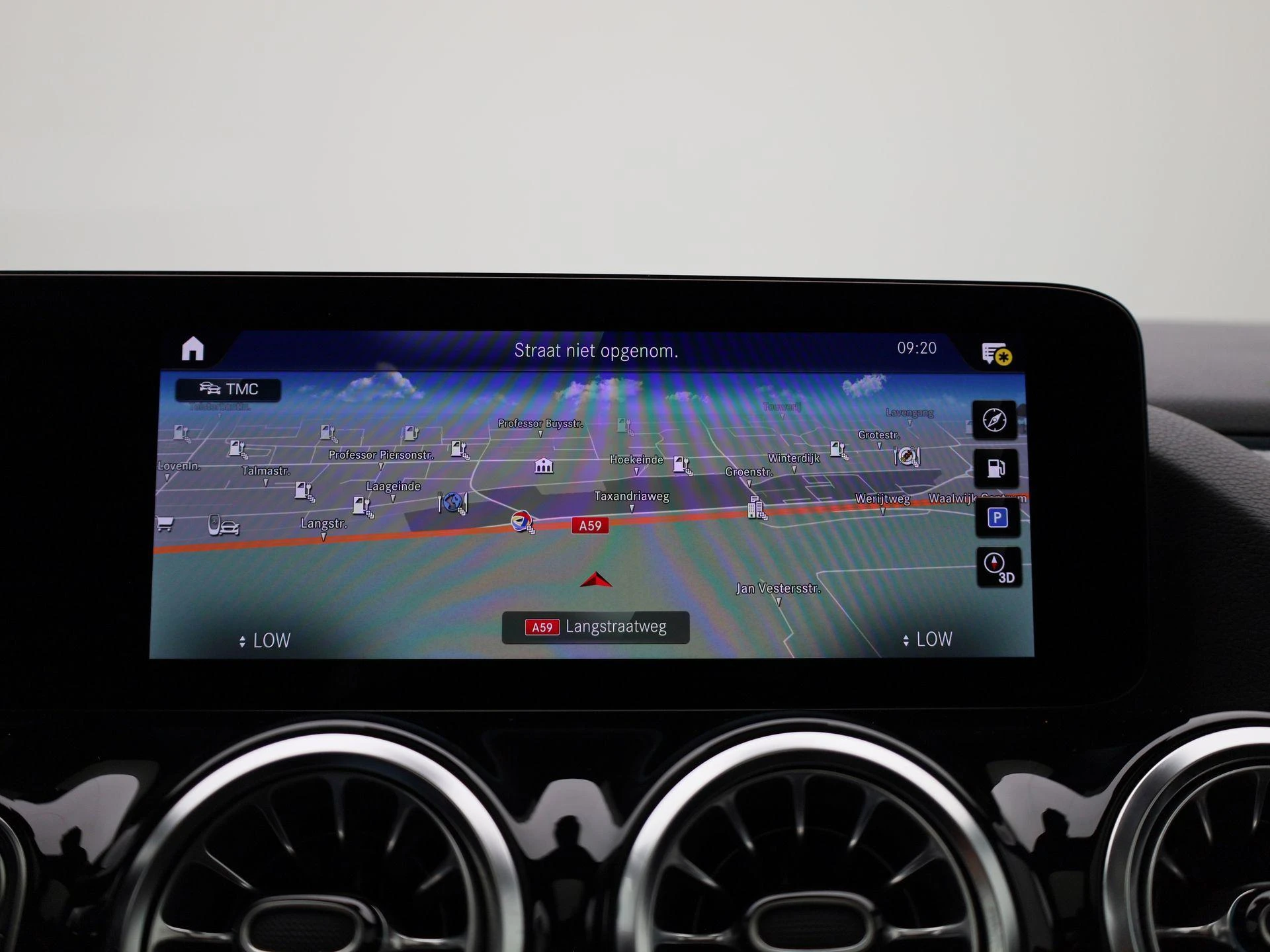 Mercedes-Benz-GLA-image-16