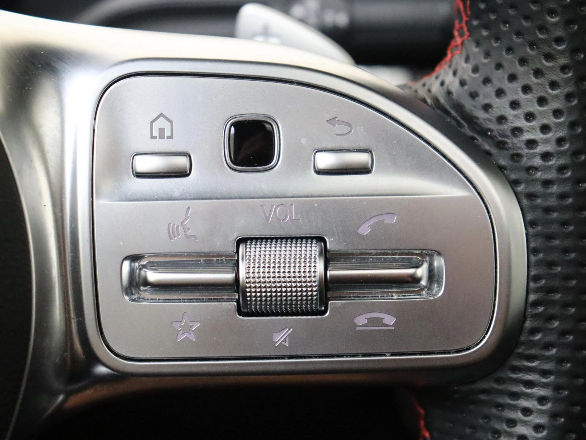Mercedes-Benz-EQB-image-13