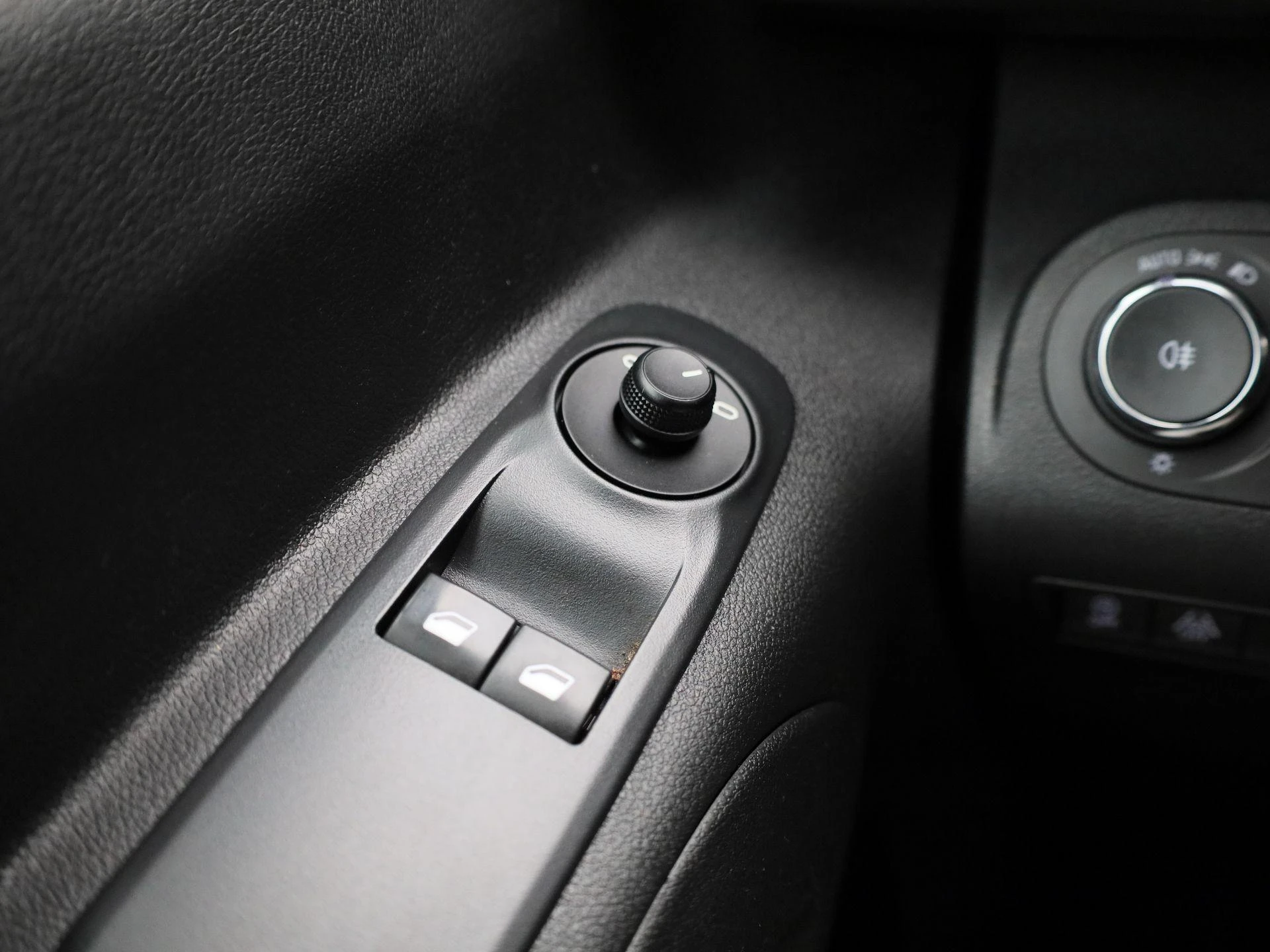 Opel-Combo Life-image-20