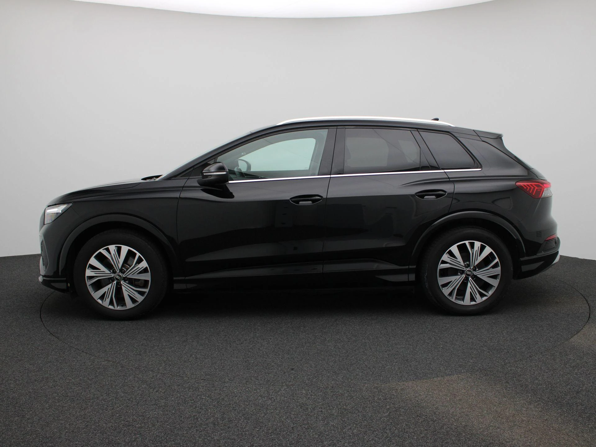 Audi-Q4 e-tron-image-3