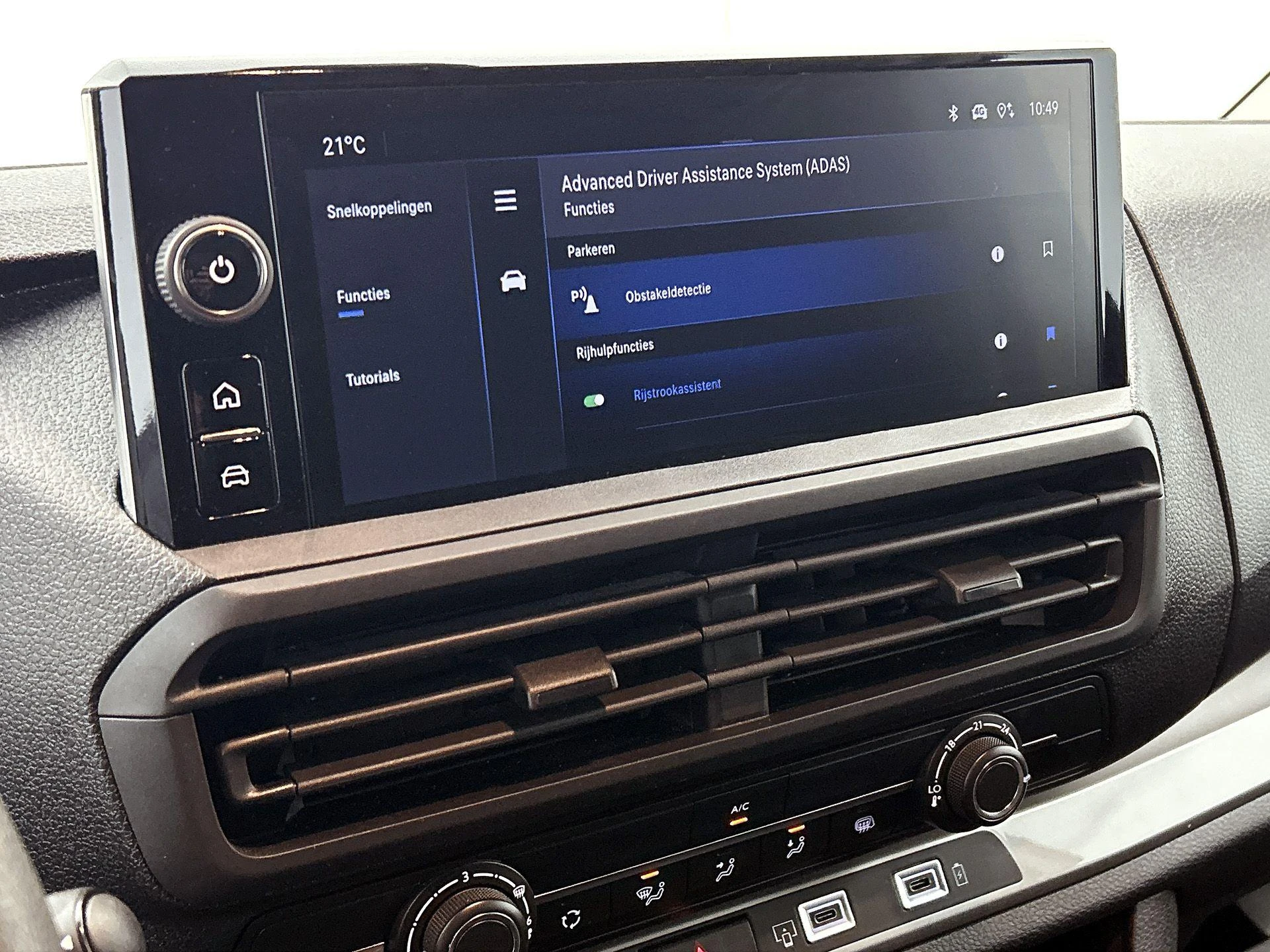 Opel-Vivaro-image-9
