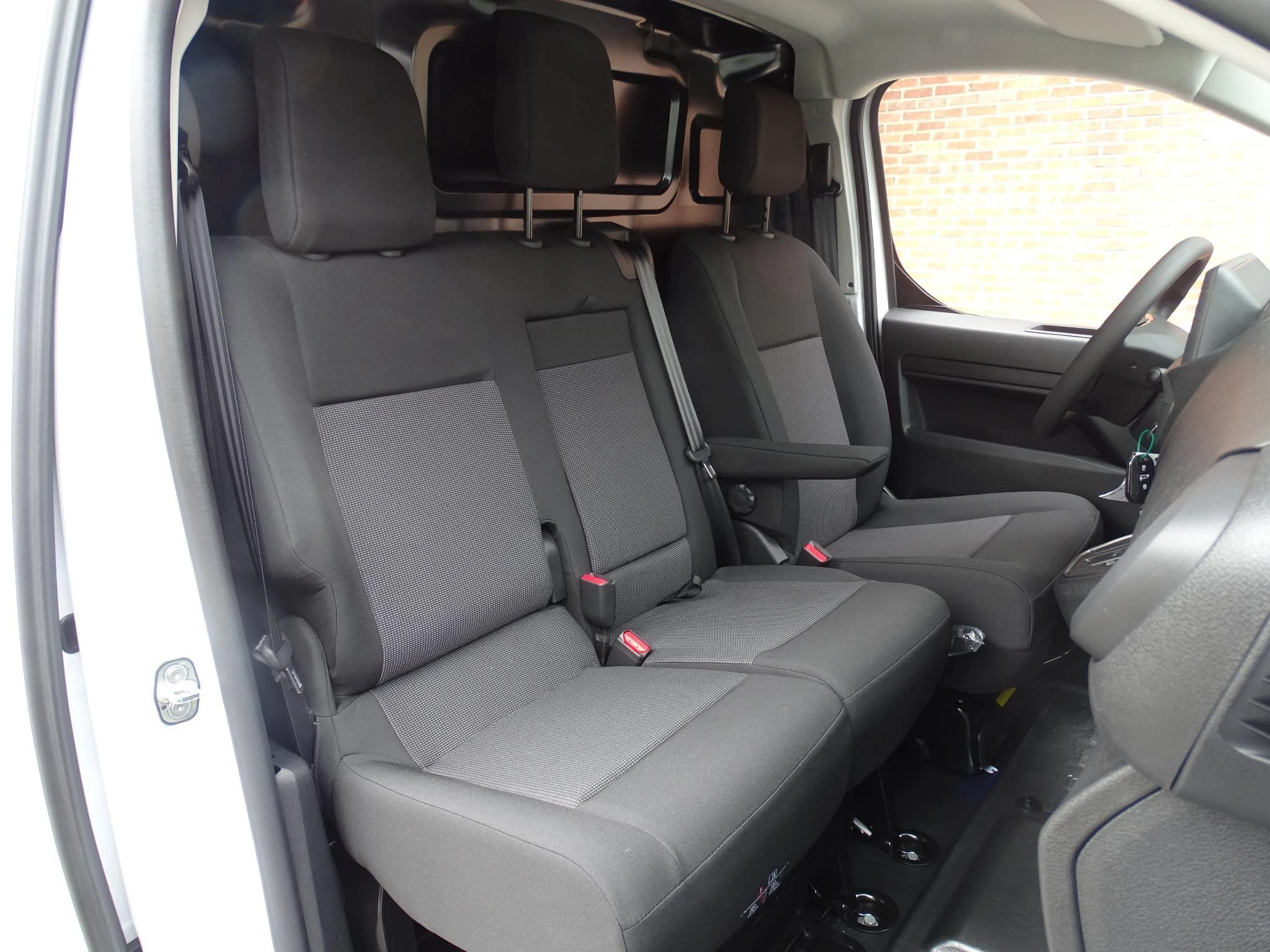Opel-Vivaro-image-11