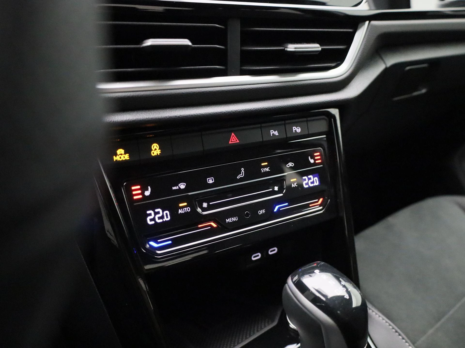 Volkswagen-T-Roc-image-16