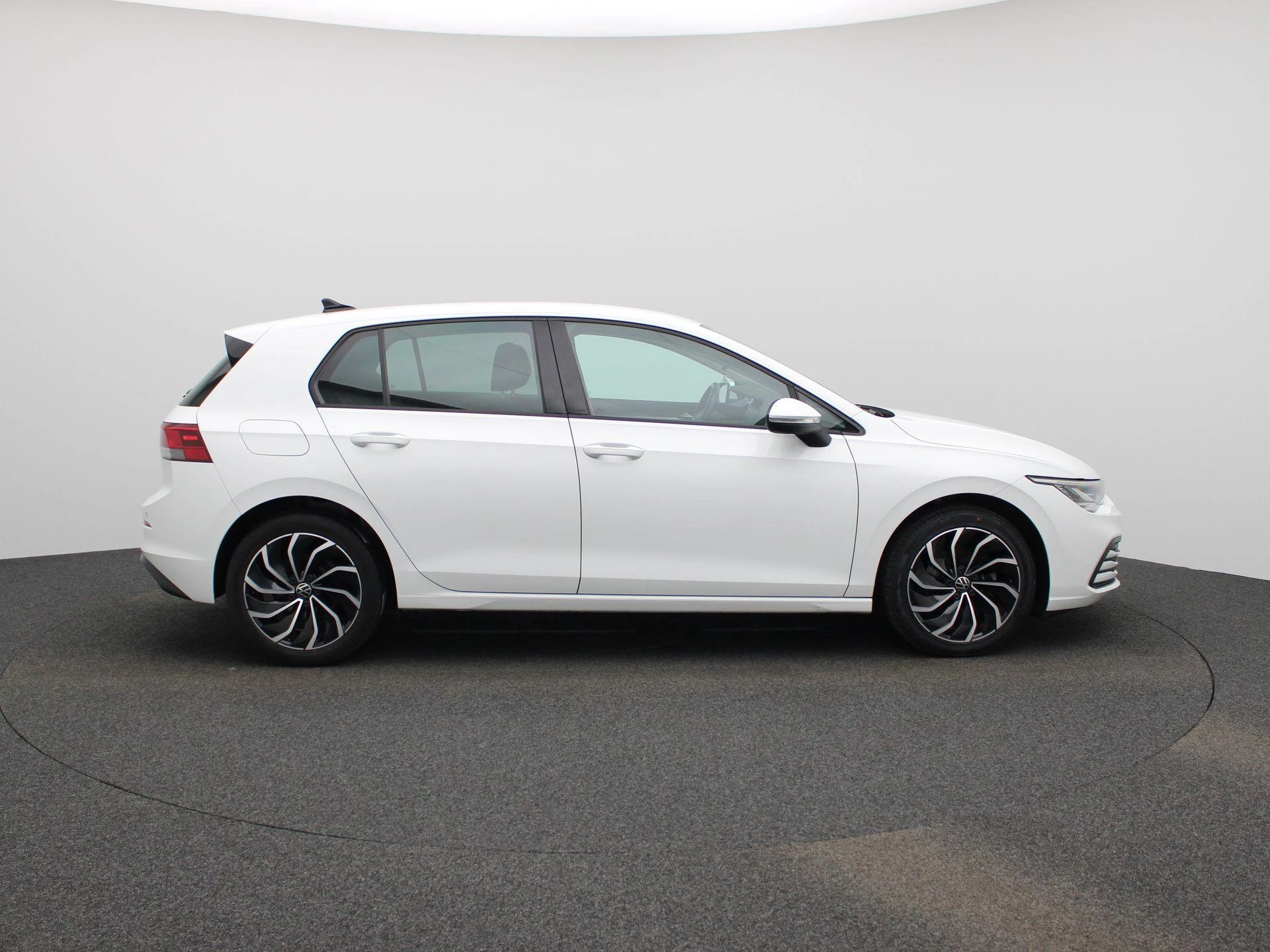 Volkswagen-Golf-image-5