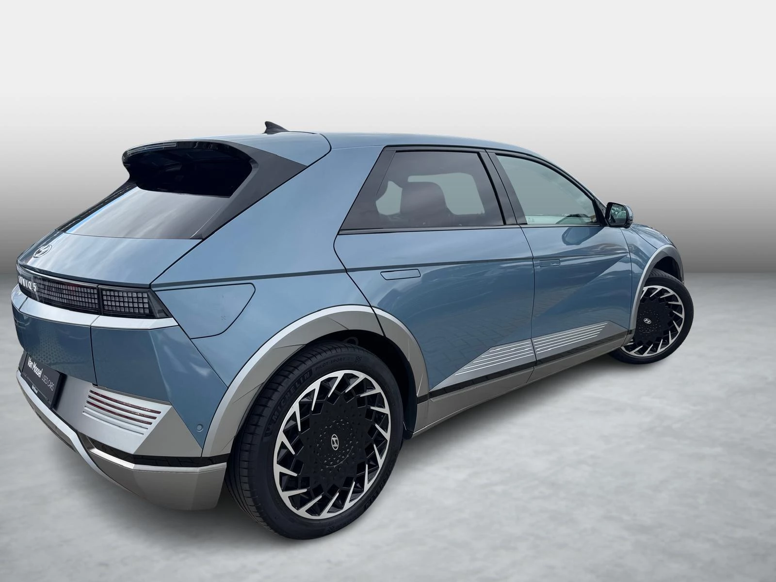 Hyundai-IONIQ 5-image-3