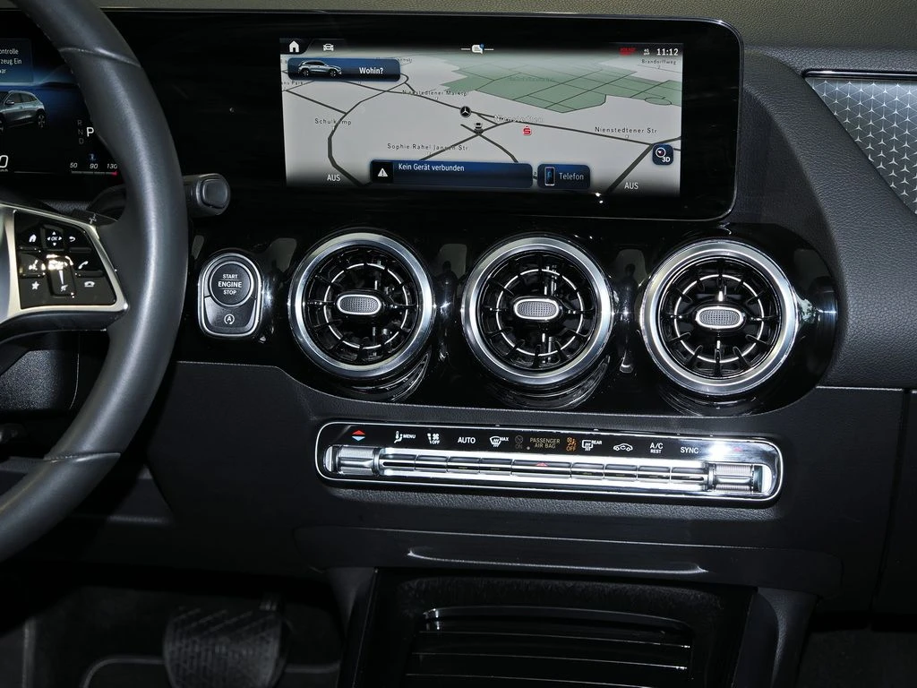 Mercedes-Benz-GLA 200 d-image-7