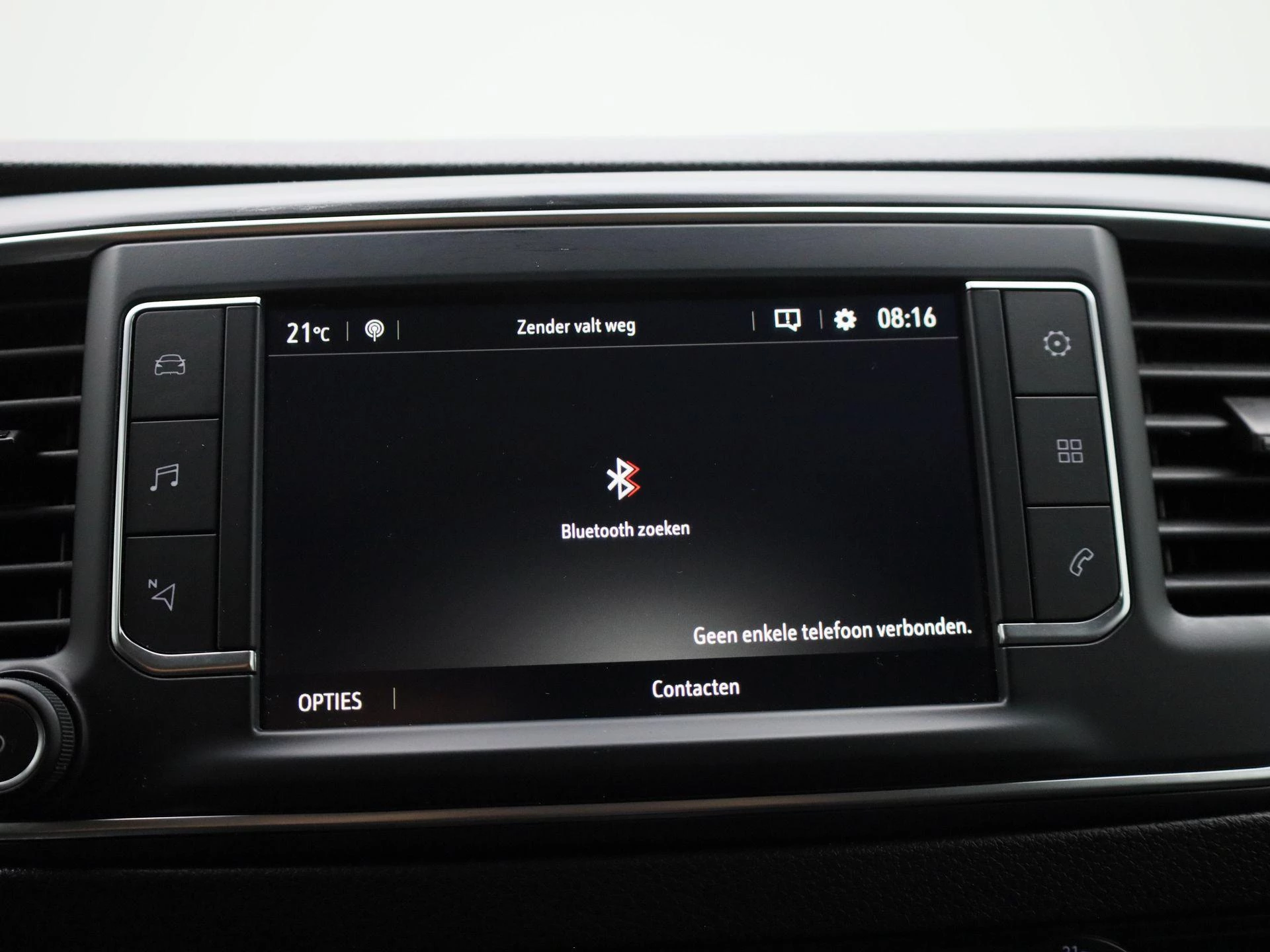 Opel-Vivaro-image-25