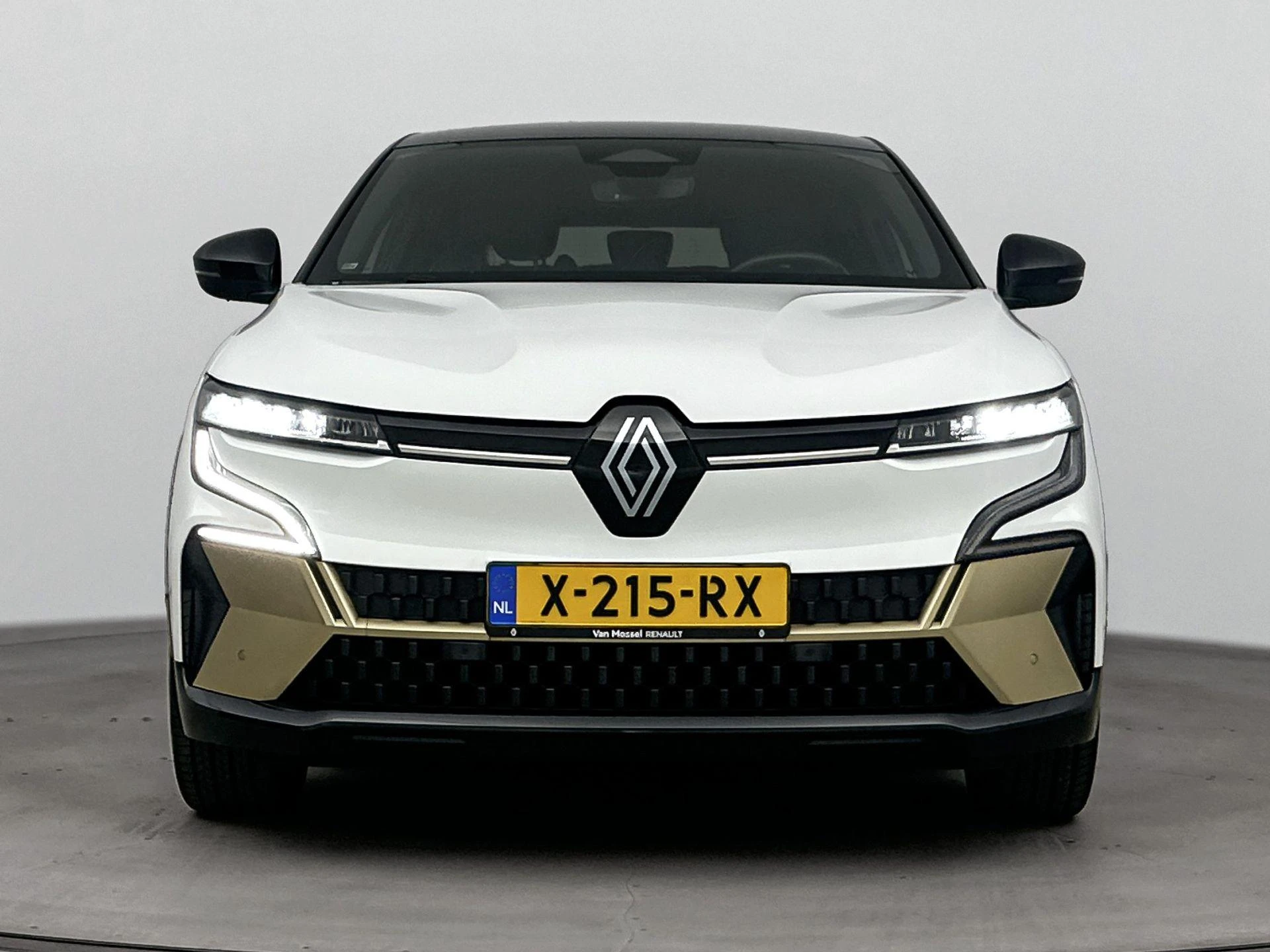Renault-Megane E-Tech-image-4