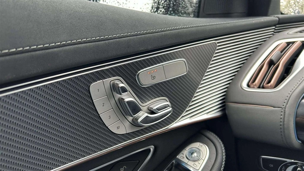 Mercedes-Benz-EQC-image-10