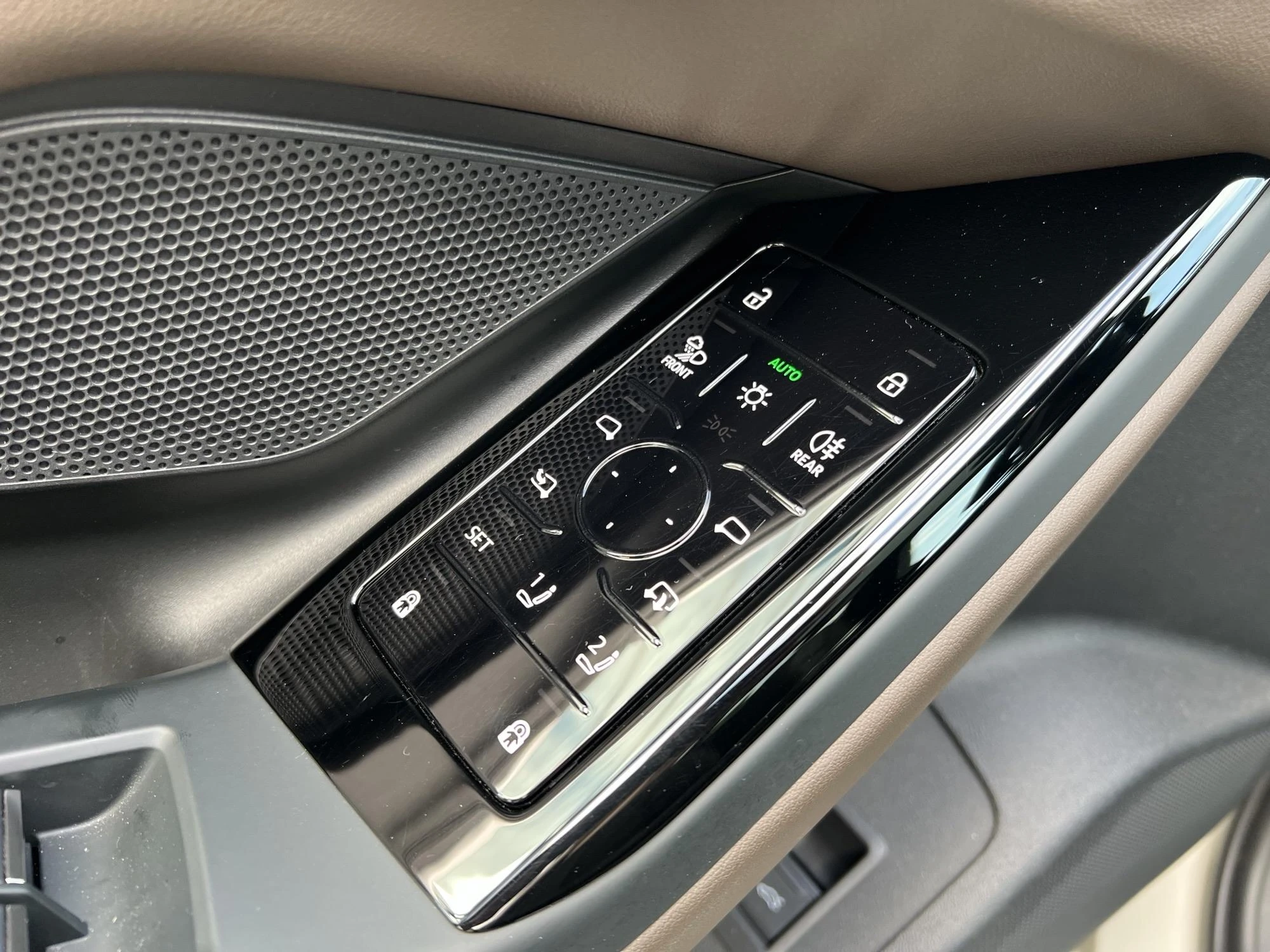 Audi-A6 Avant e-tron-image-5