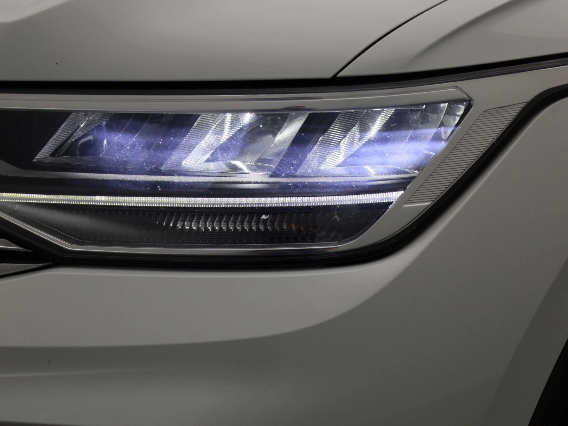 Volkswagen-Tiguan-image-16