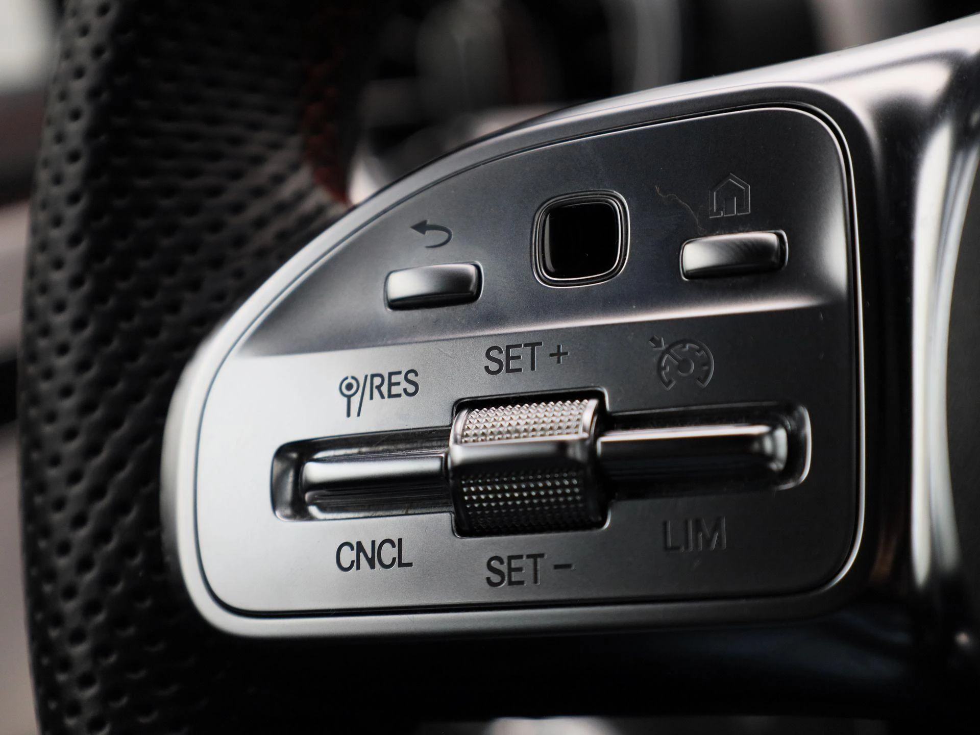 Mercedes-Benz-CLA-image-16