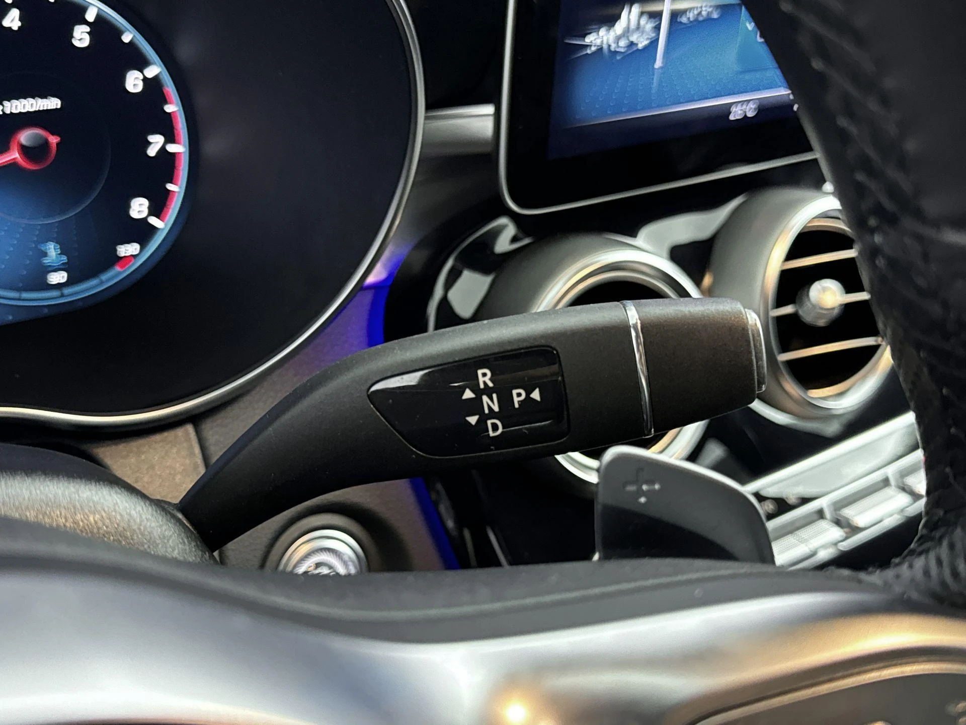 Mercedes-Benz-C-Klasse-image-8