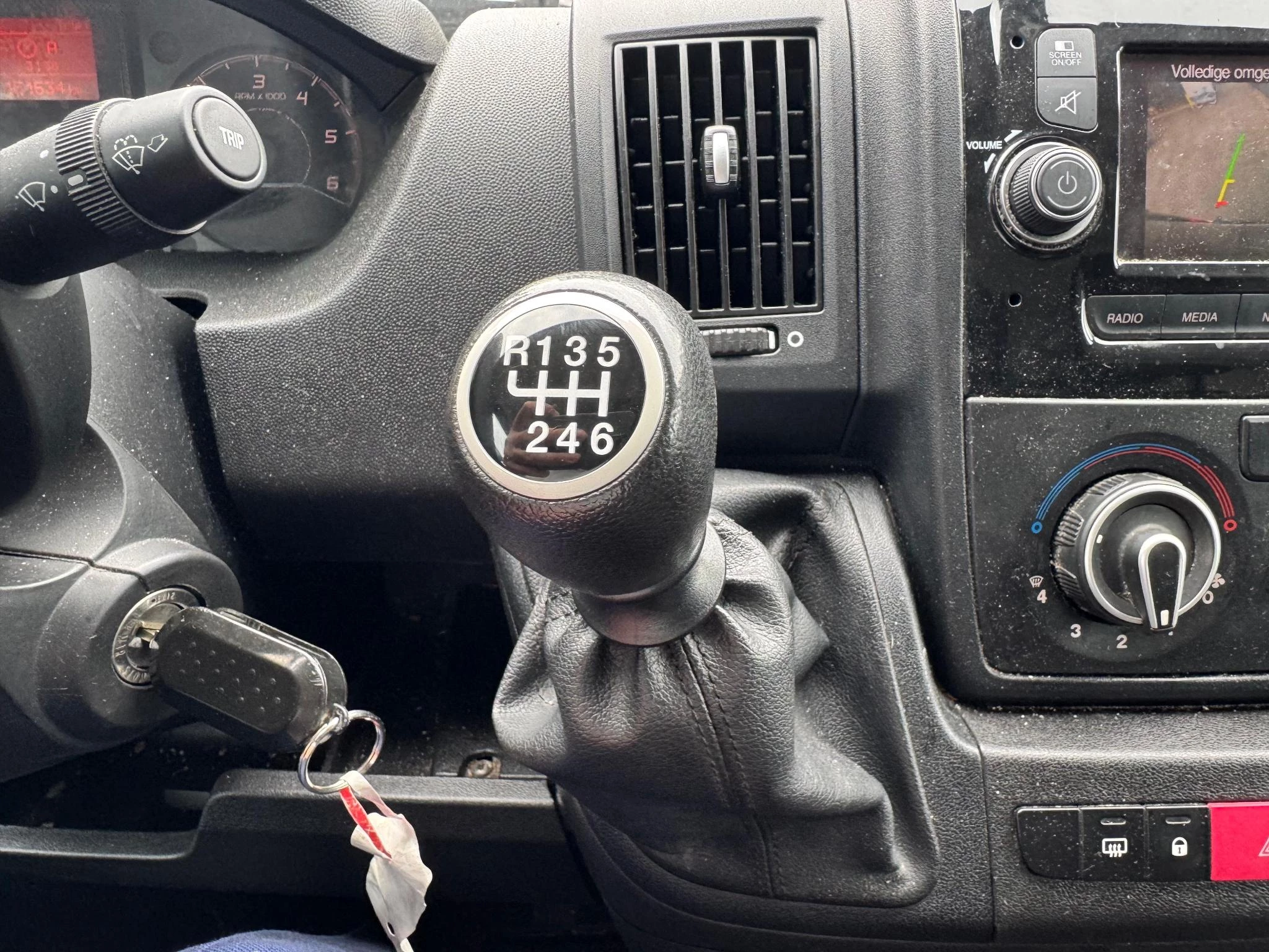 Peugeot Boxer 330 2.2 BlueHDi 120 L2H2 Asphalt