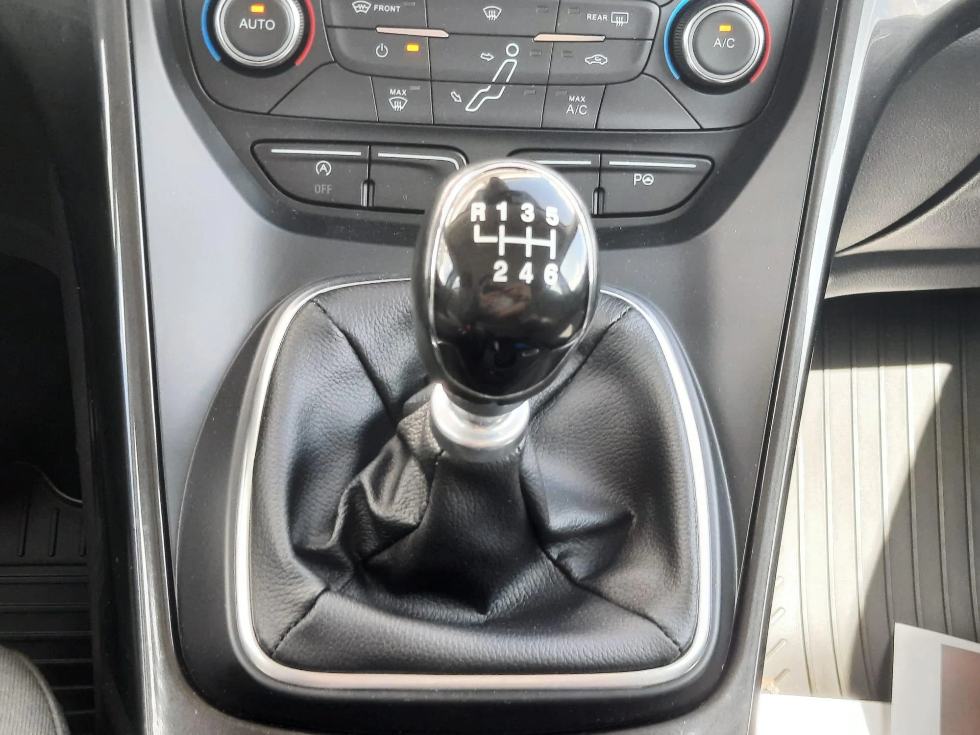 Ford-C-MAX-image-13