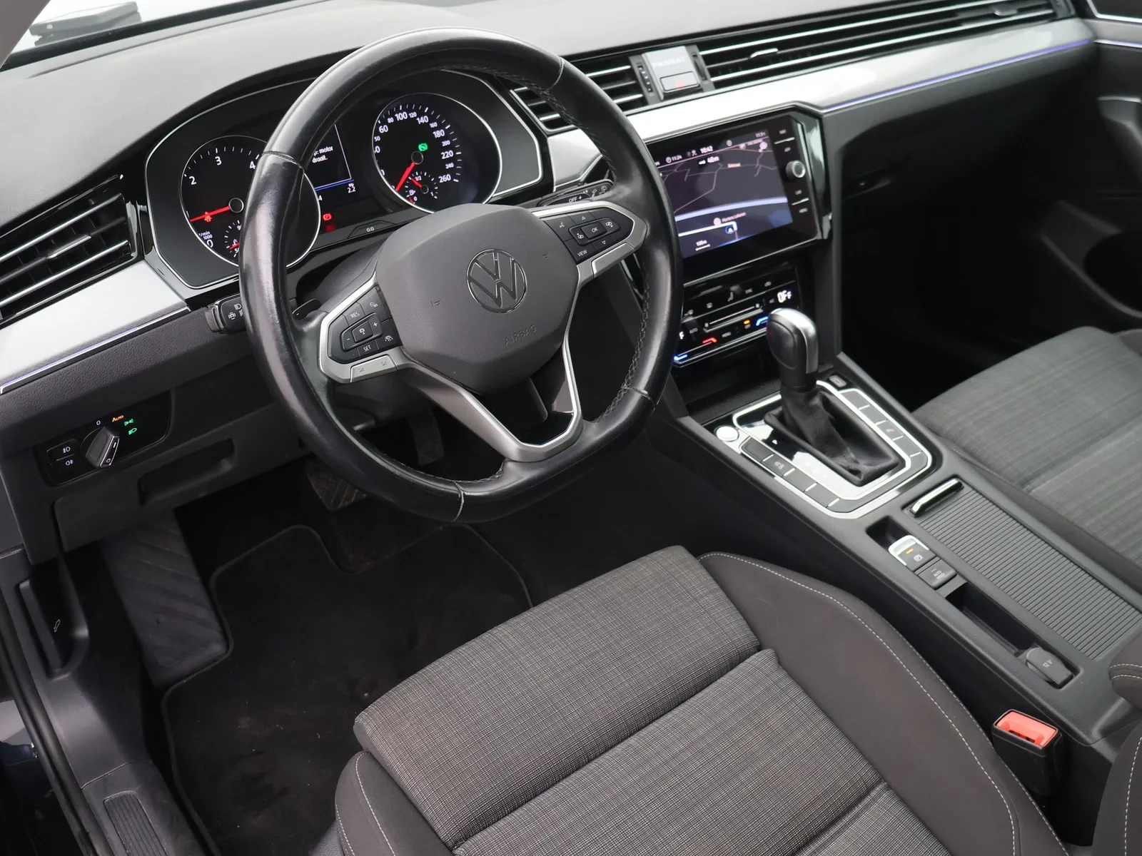 Volkswagen Passat Variant Passat Variant Style 'Business' 2.0 TDI 122PK *AUTOMAAT*NAVI*TREKHAAK*CAMERA*PDC*KEYLESS*CRUISE*...*