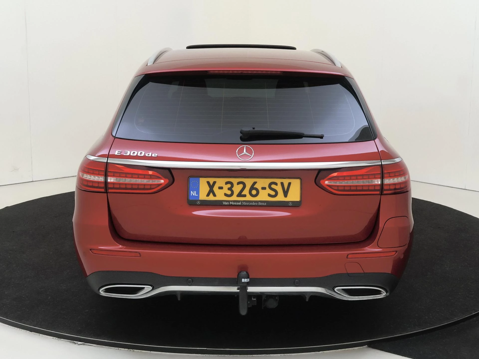 Mercedes-Benz-E-Klasse-image-6