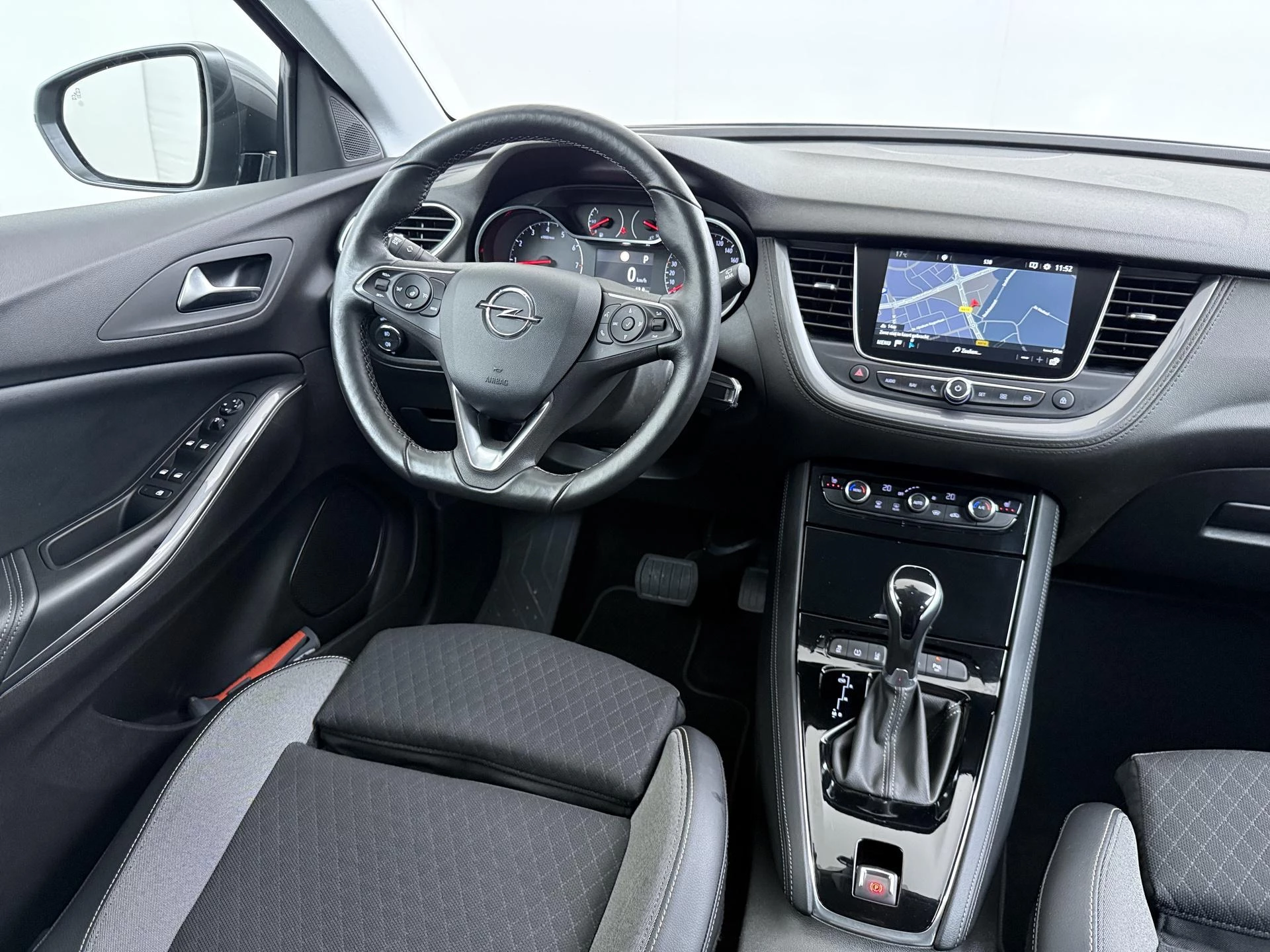 Opel-Grandland X-image-5