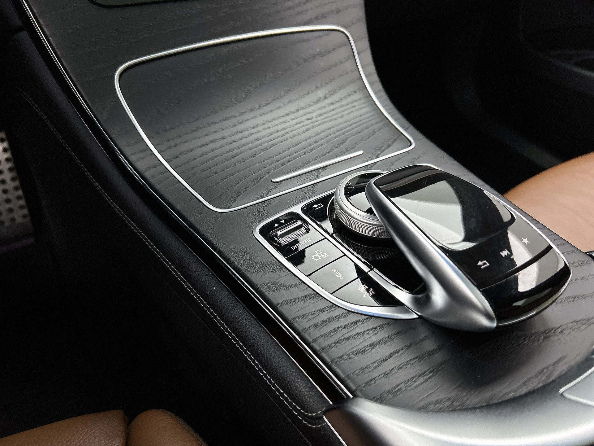Mercedes-Benz-GLC-image-33
