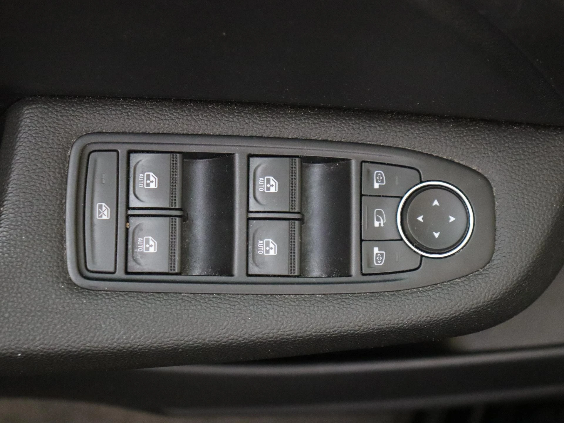 Renault-Clio-image-22