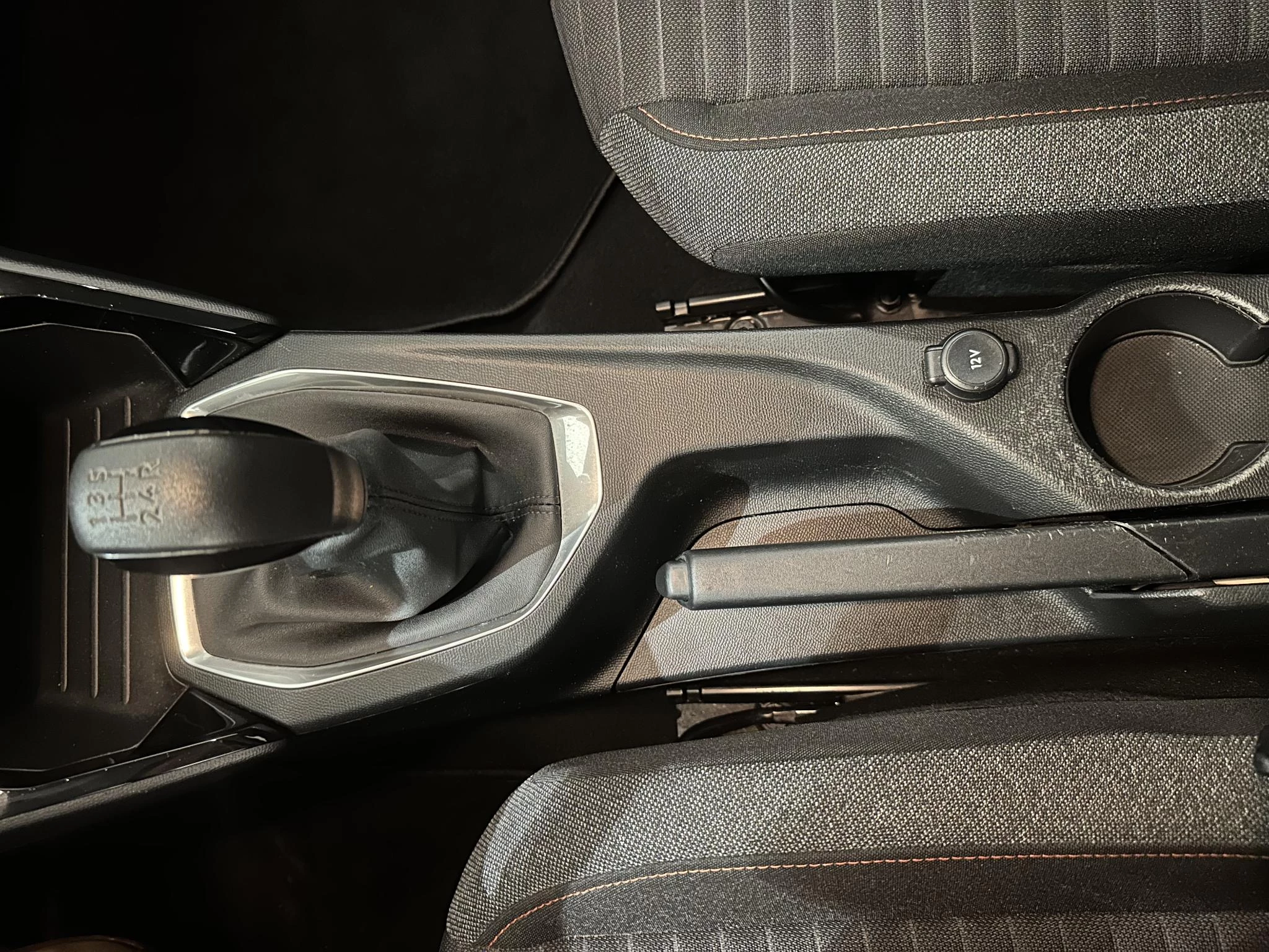 Peugeot-208-image-12